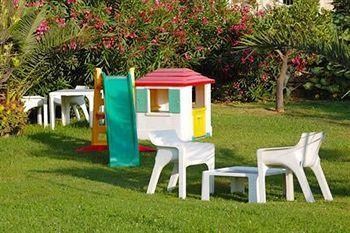 Riviera 3 Stelle Con Piscina Estiva Gratuita E Garage A Pagamento Spotorno
