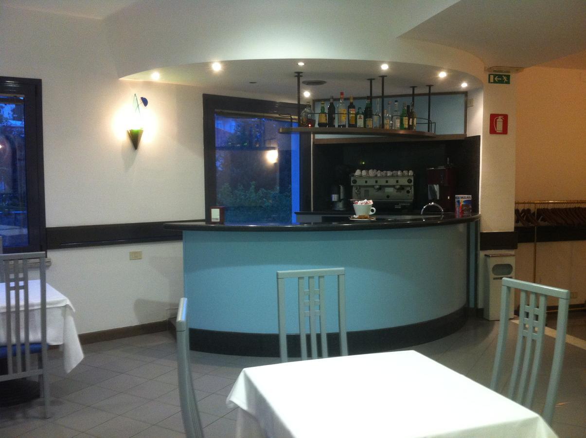 Hotel Riviera 3 Stelle Con Piscina Estiva Gratuita E Garage A Pagamento 3*