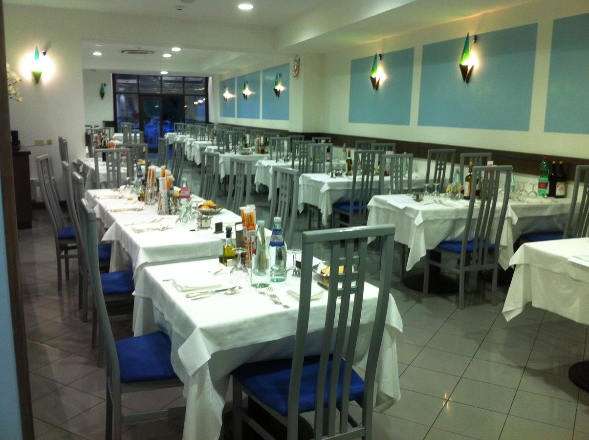 Riviera 3 Stelle Con Piscina Estiva Gratuita E Garage A Pagamento 3* Spotorno