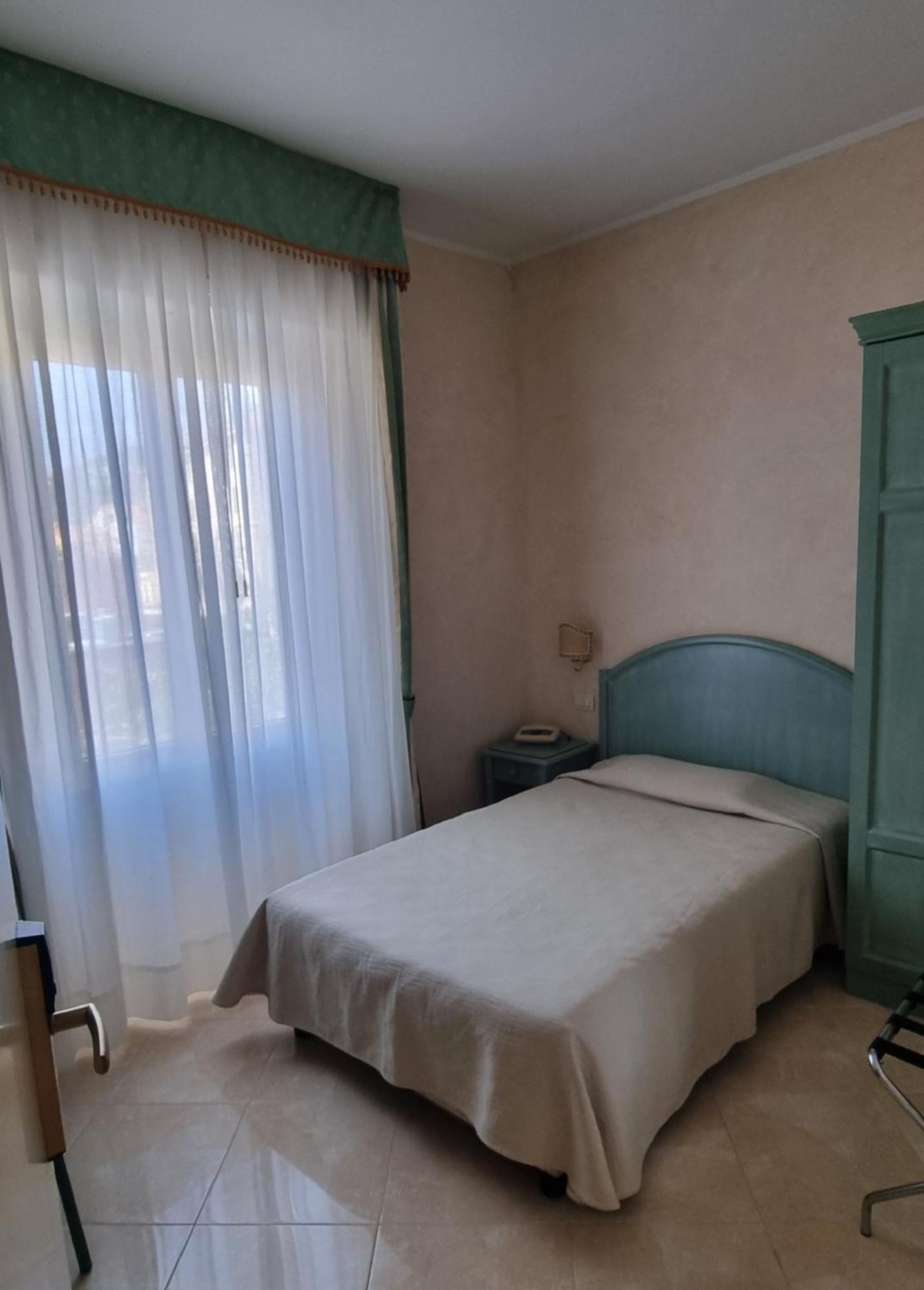 Riviera 3 Stelle Con Piscina Estiva Gratuita E Garage A Pagamento 3*