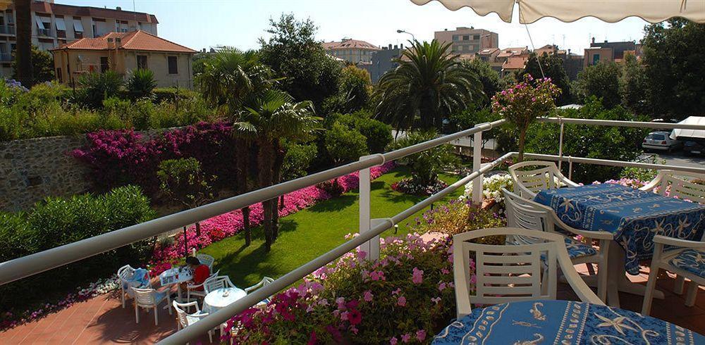 Hotel Riviera 3 Stelle Con Piscina Estiva Gratuita E Garage A Pagamento 3*
