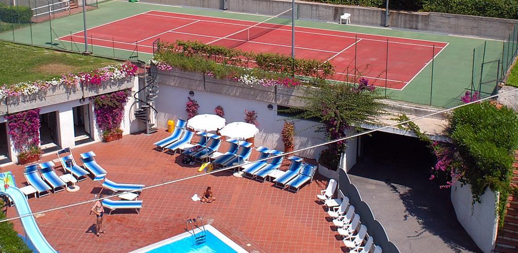 Riviera 3 Stelle Con Piscina Estiva Gratuita E Garage A Pagamento 3* Spotorno