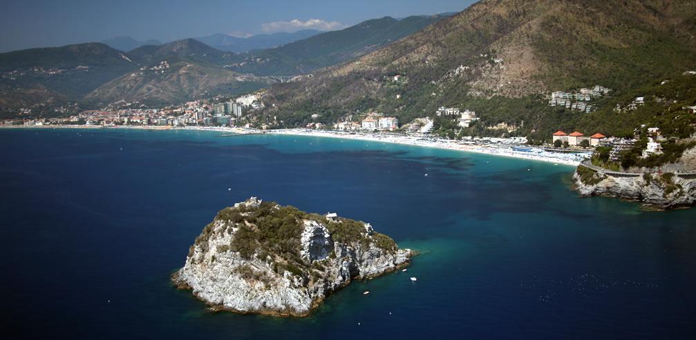 Riviera 3 Stelle Con Piscina Estiva Gratuita E Garage A Pagamento 3* Spotorno