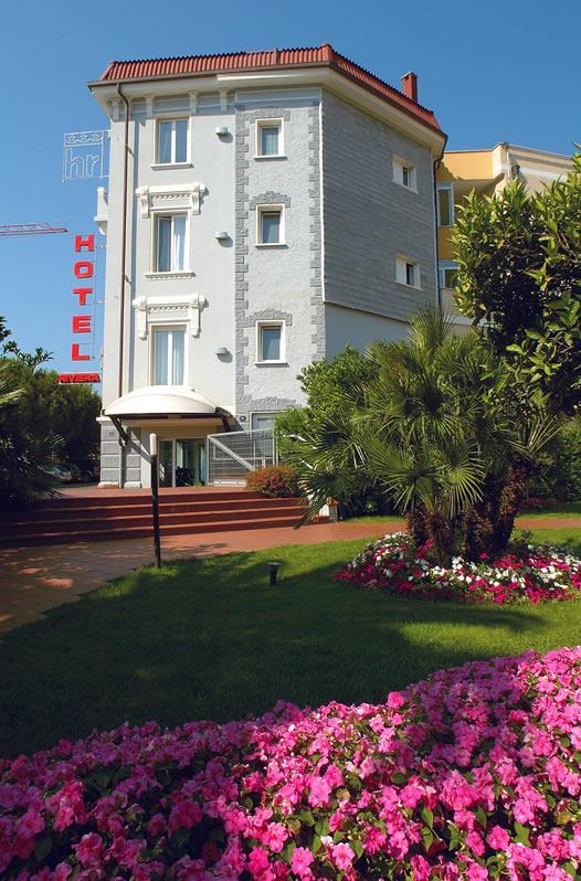 Hotel Riviera 3 Stelle Con Piscina Estiva Gratuita E Garage A Pagamento 3*