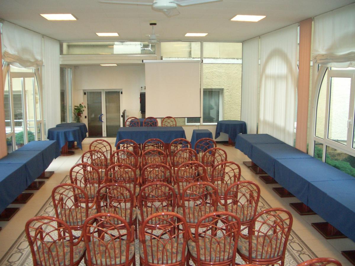 Hotel Riviera 3 Stelle Con Piscina Estiva Gratuita E Garage A Pagamento 3*