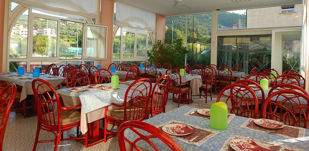 Riviera 3 Stelle Con Piscina Estiva Gratuita E Garage A Pagamento 3* Spotorno