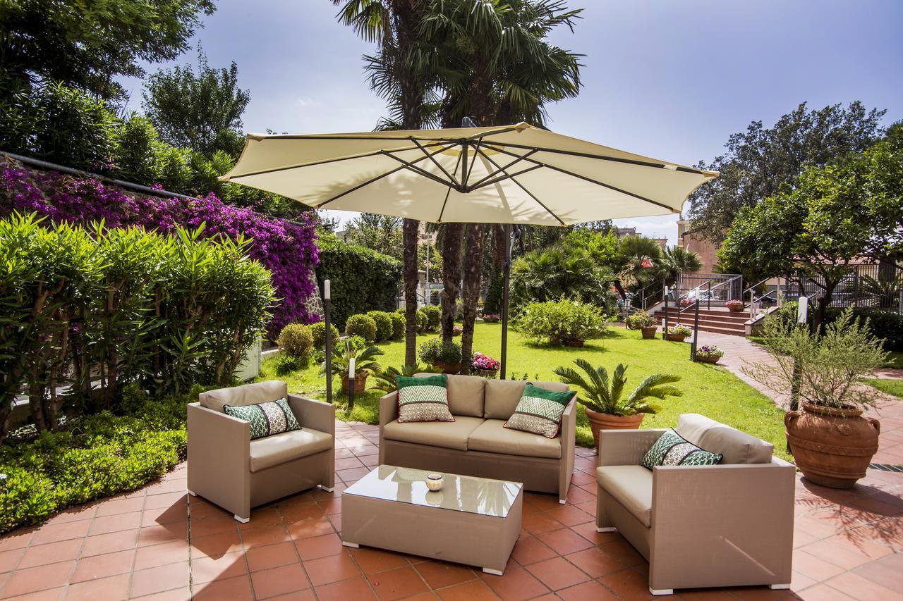 Hotel Riviera 3 Stelle Con Piscina Estiva Gratuita E Garage A Pagamento 3*
