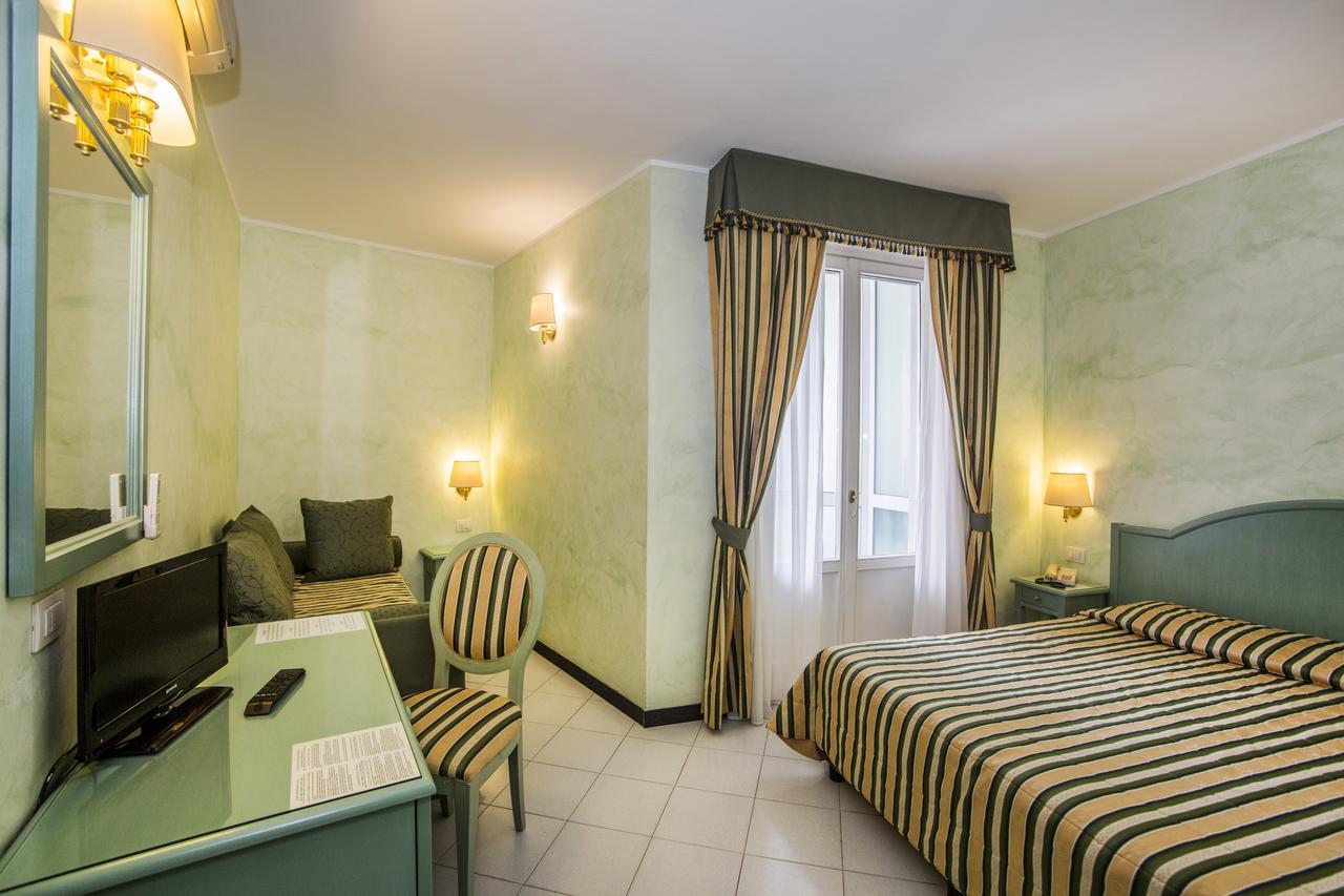 Hotel Riviera 3 Stelle Con Piscina Estiva Gratuita E Garage A Pagamento 3*