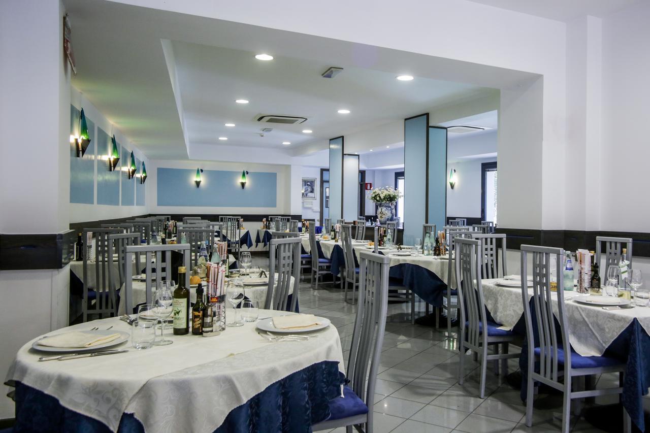 Riviera 3 Stelle Con Piscina Estiva Gratuita E Garage A Pagamento 3* Spotorno