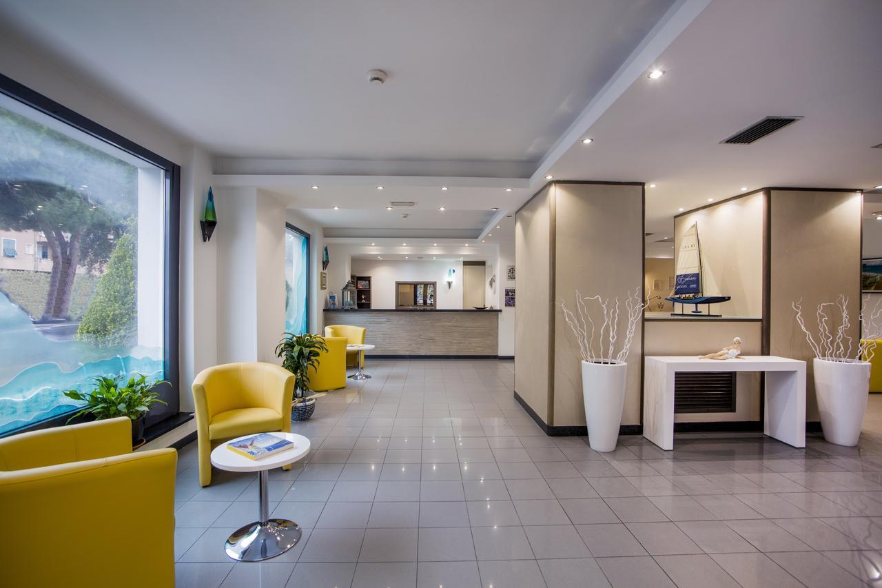 Riviera 3 Stelle Con Piscina Estiva Gratuita E Garage A Pagamento 3*